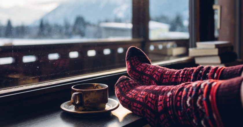 Tipps gegen Kälte Titelbild Socken und Tee