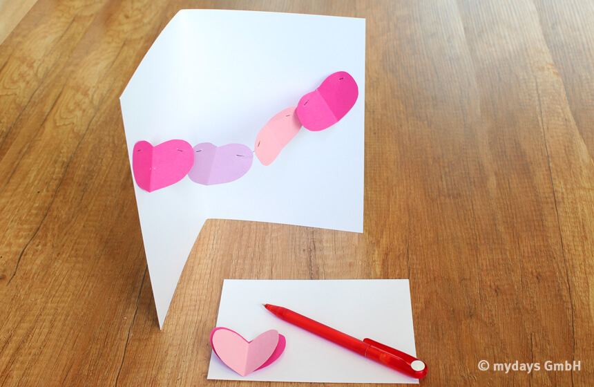 romantische Valentinskarten mit Herzgirlande