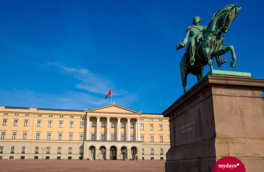 Oslo Schloss Statue